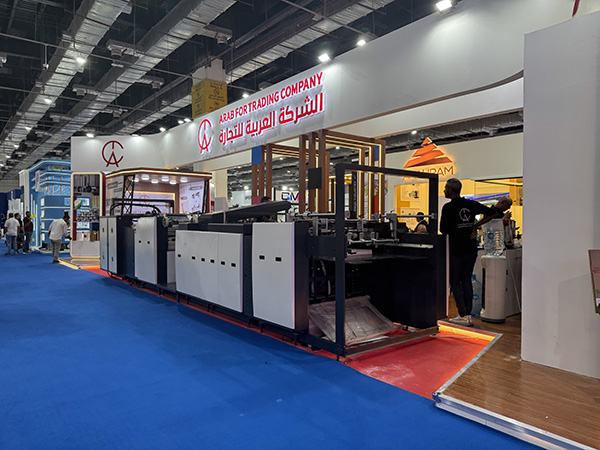 Kertas Mesir Me & Tisu Me & Print 2 Pack Tri-Exhibitions dibuka dengan hebat, menawarkan mengintip di trend baru dalam pembungkusan.